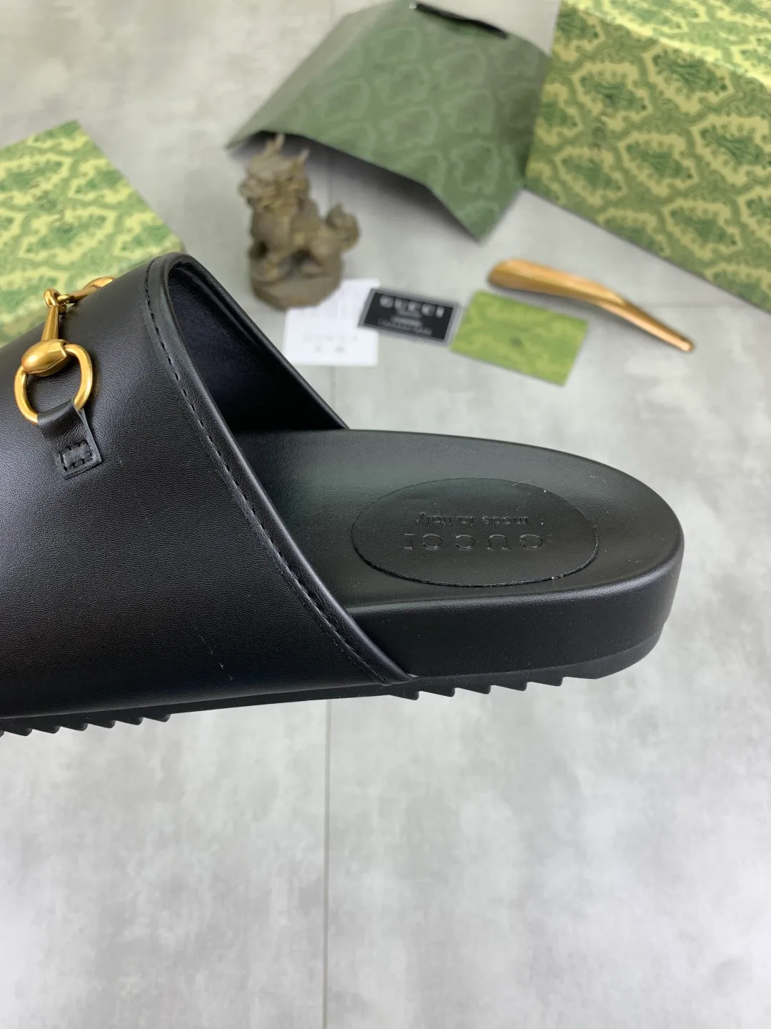 Men's shoes💰P340 💰[New model] Gucci half-drag business leather shoes hot selection (Gucci) official website latest Gucci half-drag business leather shoes, hot style 💥The version is simple and elegant, exclusive for trendy men. Unique official website latest brand original double G Embossed elements 👑 Original Gucci decoration, fashionable and elegant, original calfskin fabric ✅ Fully imported first-layer cowhide lining, wear-resistant, rubber business outsole specified on the official website, actual shot of the classic model at the counter 🎬 Size: 35-44 5⃣️colors available